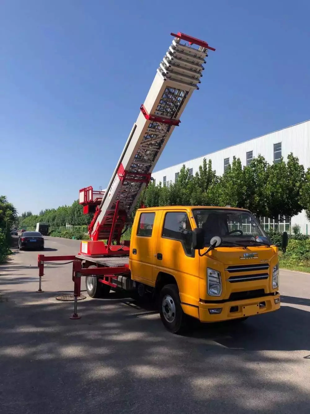 亳州附近的云梯车出租服务：轻松解决高空作业需求