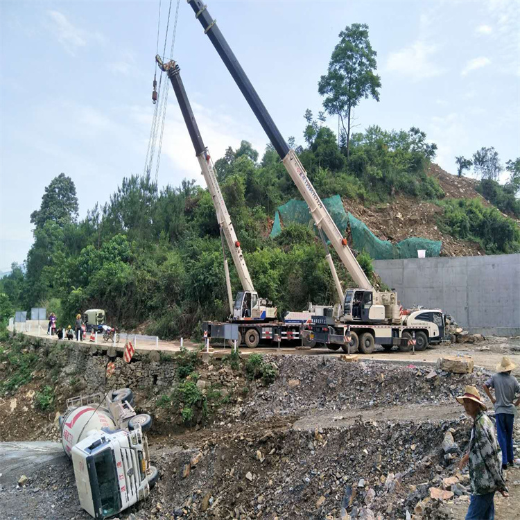 亳州汽车掉沟里叫吊车救援要多少钱